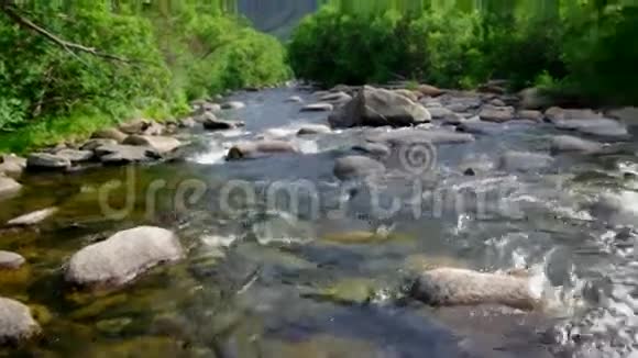 库尔玛河贝加尔湖视频的预览图