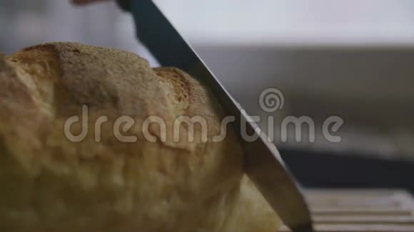 慢动作切片面包视频的预览图