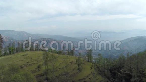 尼泊尔加德满都谷地Dhulikhel区的鸟瞰图视频的预览图