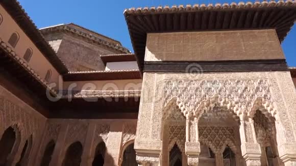 西班牙格拉纳达的纳斯里德宫殿建筑视频的预览图