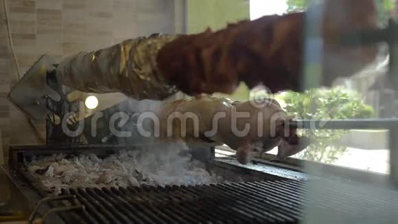 在咖啡厅烤串肉视频的预览图