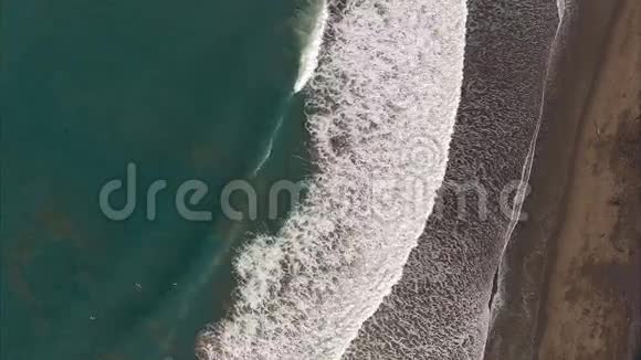 印度洋海岸鸟瞰图视频的预览图