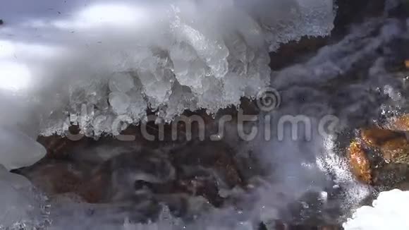 冰溪的水流视频的预览图