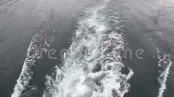 波浪形成船只视频的预览图
