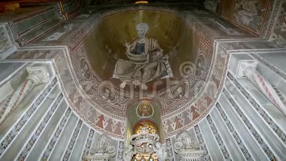 内部大教堂意大利蒙雷利巴西利卡是罗马天主教教堂西西里意大利南部肯伯恩斯效应视频的预览图