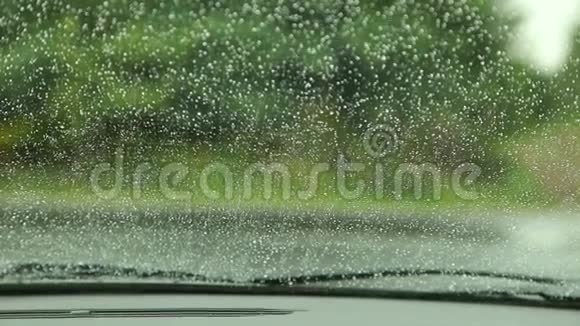 雨滴在车窗05上视频的预览图