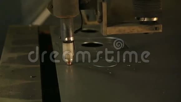 工业激光切割加工火花平板金属钢材料制造技术视频的预览图