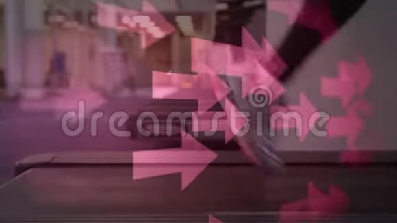 腿在带箭的跑步机上奔跑视频的预览图