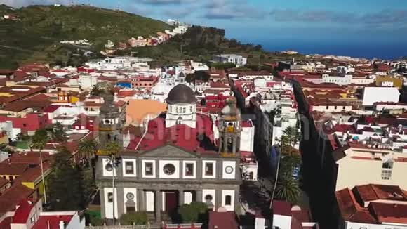西班牙加那利群岛特内里费圣克里斯托巴尔德拉拉古纳从高处俯瞰大教堂和城市景观视频的预览图