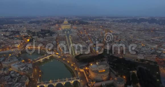 从空中俯瞰罗马城视频的预览图