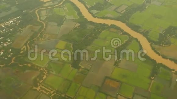 从湄公河上的飞机窗口观看越南视频的预览图