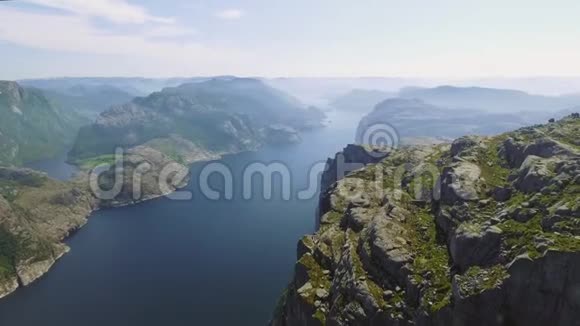 挪威LysefjordPulpitRockPreikestolen的视频空中观景视频的预览图