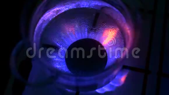 煤气炉玻璃锅中的水沸腾视频的预览图