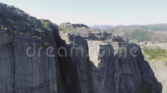 挪威LysefjordPulpitRockPreikestolen的视频空中观景视频的预览图