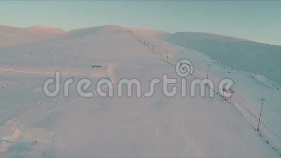 空滑车和升降机的空中射击视频的预览图