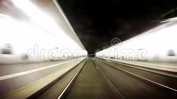 维也纳一列地下列车4K级长镜头视频的预览图