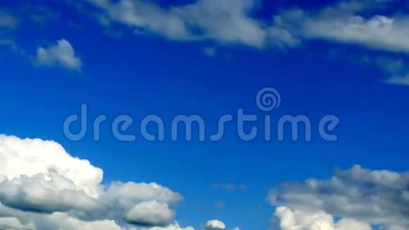 蓝天上云的4K视频时间推移视频的预览图