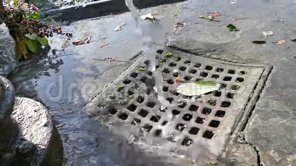 旧排水系统冲洗旧水泵视频的预览图