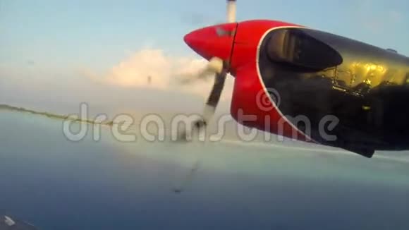 小型水上飞机在马尔代夫起飞视频的预览图