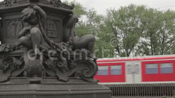 汉堡的红色火车视频的预览图