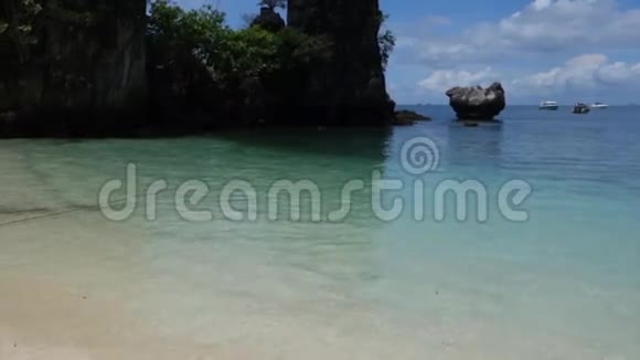 泰国克拉比省洪岛湾著名旅游地标洪泻湖水晶火花纹理背景视频的预览图
