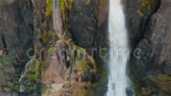 飞越瀑布视频的预览图