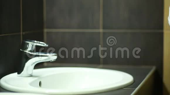 洗手公共厕所视频的预览图