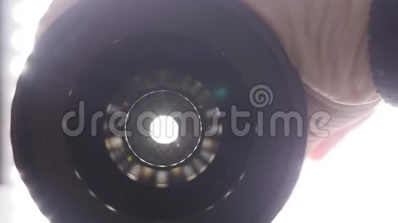 摄像机镜头光圈开合前景宏观镜头视频的预览图