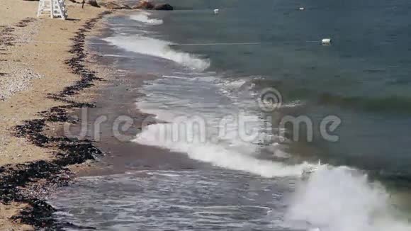 波浪撞击海岸线2分之2视频的预览图