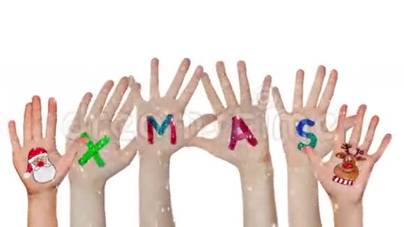 孩子们用彩绘的圣诞符号举起双手圣诞老人和驯鹿视频的预览图