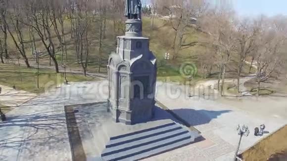 沃洛迪米尔伟大的纪念碑鸟瞰视频的预览图