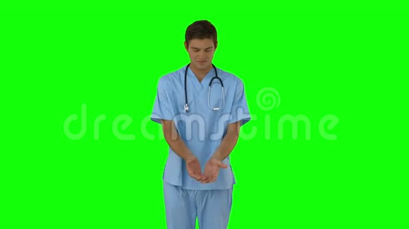 外科医生双手站立视频的预览图