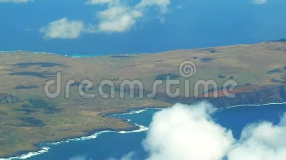复活节岛上的火山RanoRaraku空中景观视频的预览图