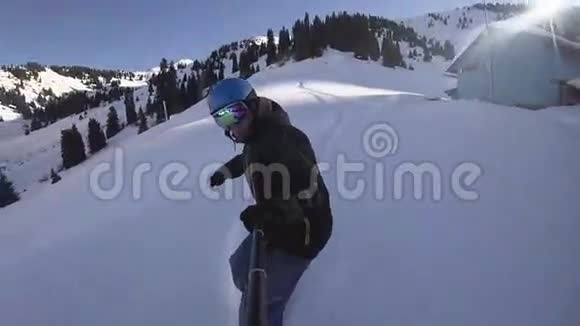 瑞士雪山滑雪者视频的预览图
