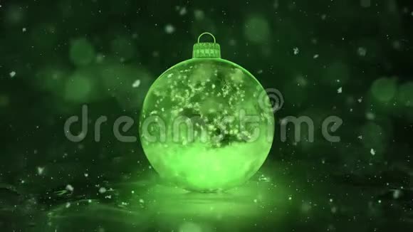 圣诞新年绿冰玻璃包装饰雪花背景环视频的预览图