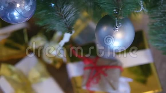 抽象背景上的圣诞装饰老式过滤器柔和焦点视频的预览图