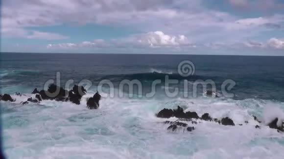 马德拉莫尼兹港海岸视频的预览图