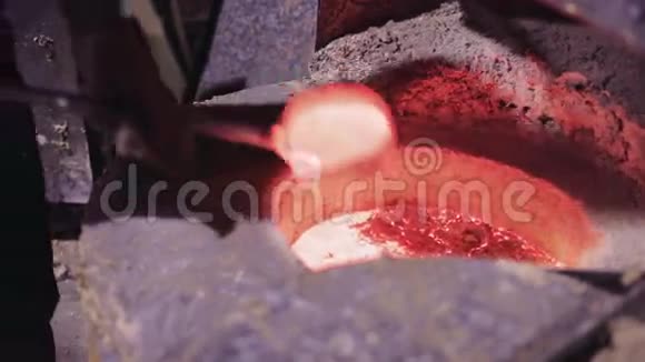 工厂铸造厂钢水金属液视频的预览图