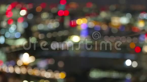 伦敦夜晚的灯光伦敦摩天大楼32层的模糊背景视频的预览图