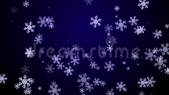 雪花落在深蓝色的背景上视频的预览图