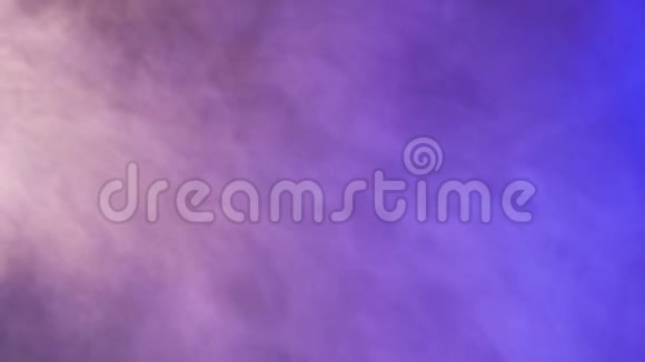五颜六色的抽象紫色和蓝色烟雾视频的预览图