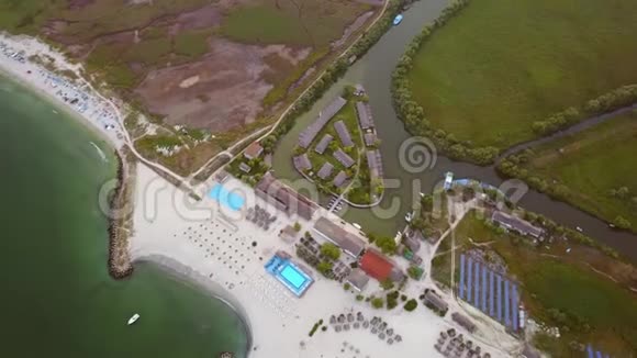 鸟瞰古拉波提尼海滩视频的预览图