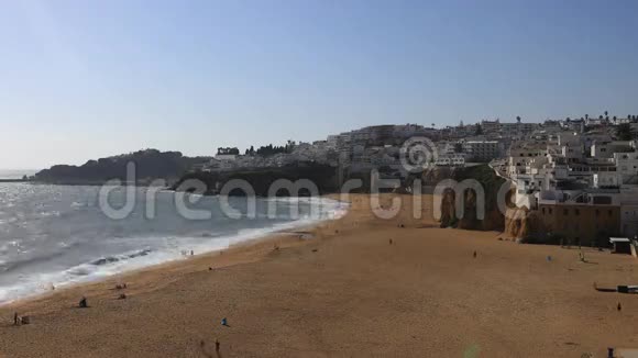4阳光明媚的日子葡萄牙阿尔布菲拉海滩上的K超高清时间推移视频的预览图