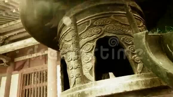 中国宗教简章上的香炉铁塔东方元素寺庙视频的预览图