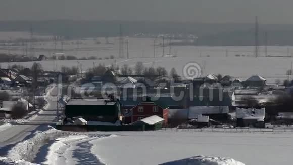 冬天村庄的美丽景色视频的预览图