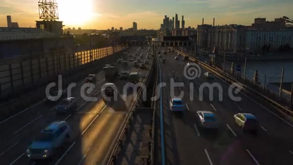4莫斯科城市商业区道路交通和摩天大楼的K超移视频的预览图