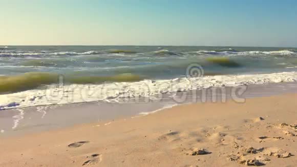 夏季海浪的时间流逝视频的预览图