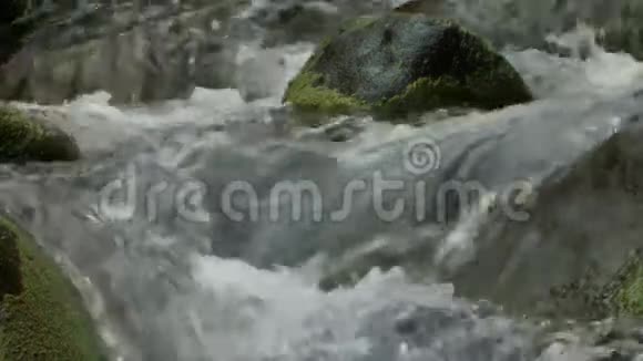 慢动作水溪溪夹7视频的预览图
