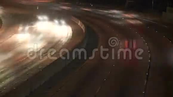 夜间101高速公路的时间流逝剪辑2视频的预览图