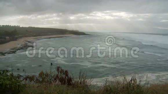 海浪冲刷海滩时间流逝2视频的预览图